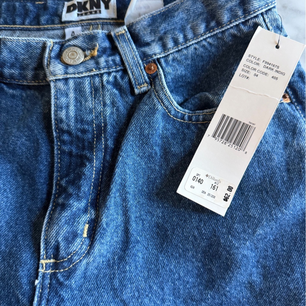 Vintage NWT DKNY Women’s 100% Cotton Blue Denim Jeans Size 4 Pencil Fit